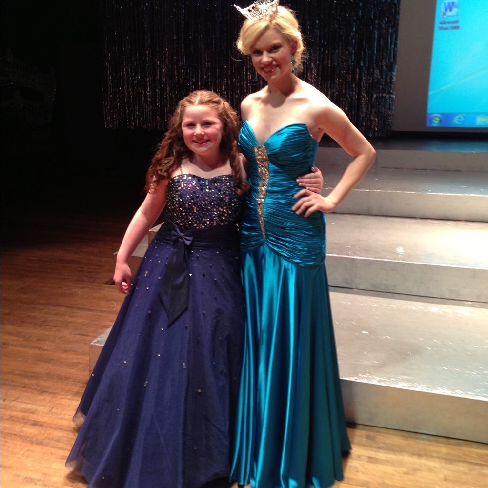 Teal Sherri Hill formal gown.